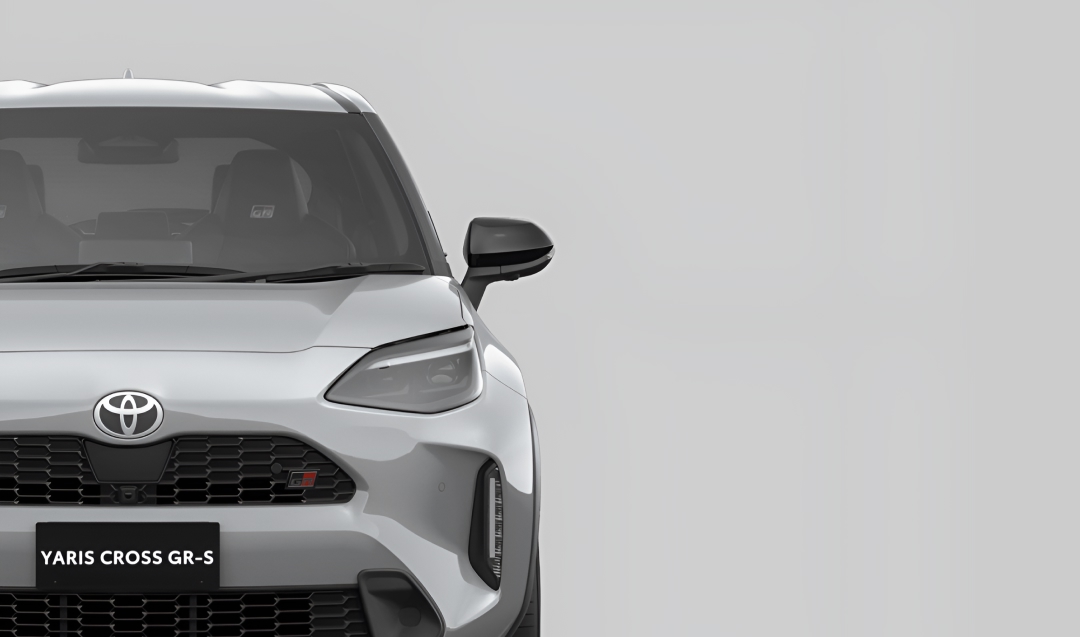 A front-facing grey Toyota Yaris Cross in the GR-S grade.