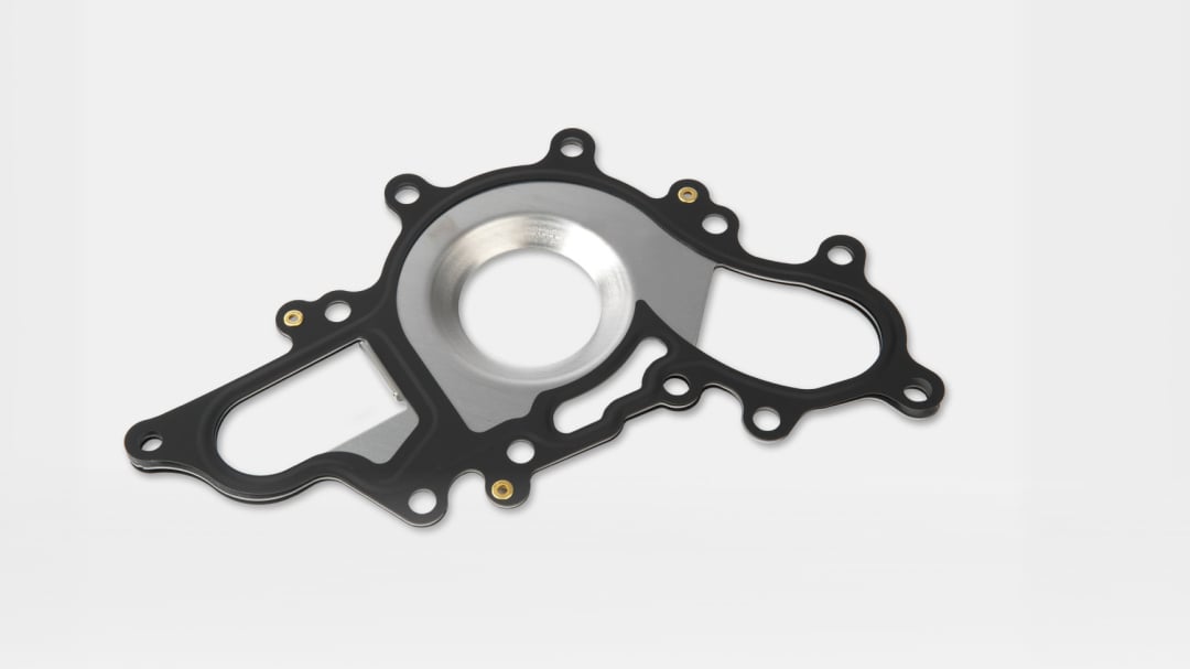 A silver and black gasket.
