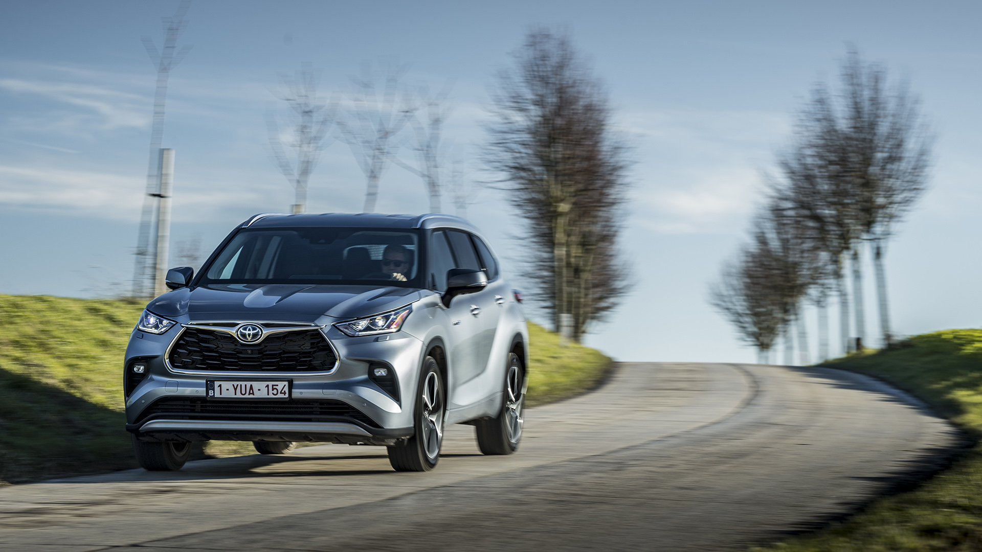 Hybrid Headlines All-New Toyota Kluger | Latest News